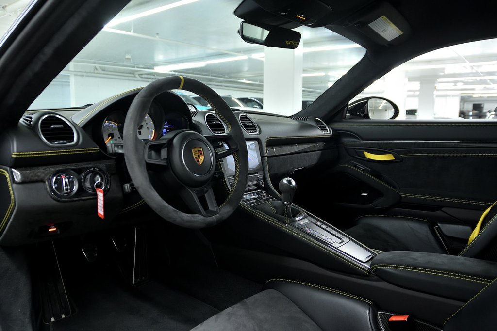 2020 Porsche 718 Cayman GT4 in Laval, Quebec - 14 - w1024h768px
