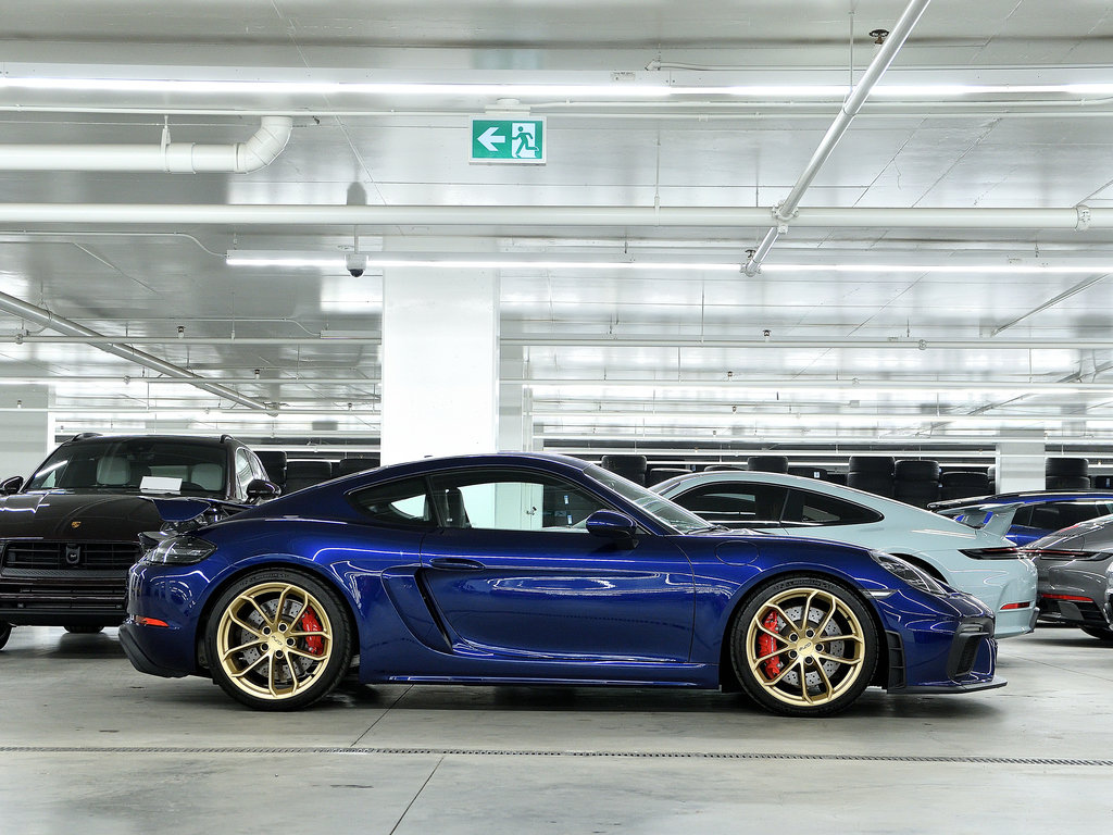 2022 Porsche 718 Cayman GT4 Coupe / LED / Sport Chrono / BOSE in Laval, Quebec - 2 - w1024h768px