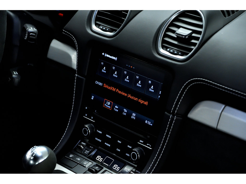 2022 Porsche 718 Cayman GT4 Coupe / LED / Sport Chrono / BOSE in Laval, Quebec - 33 - w1024h768px