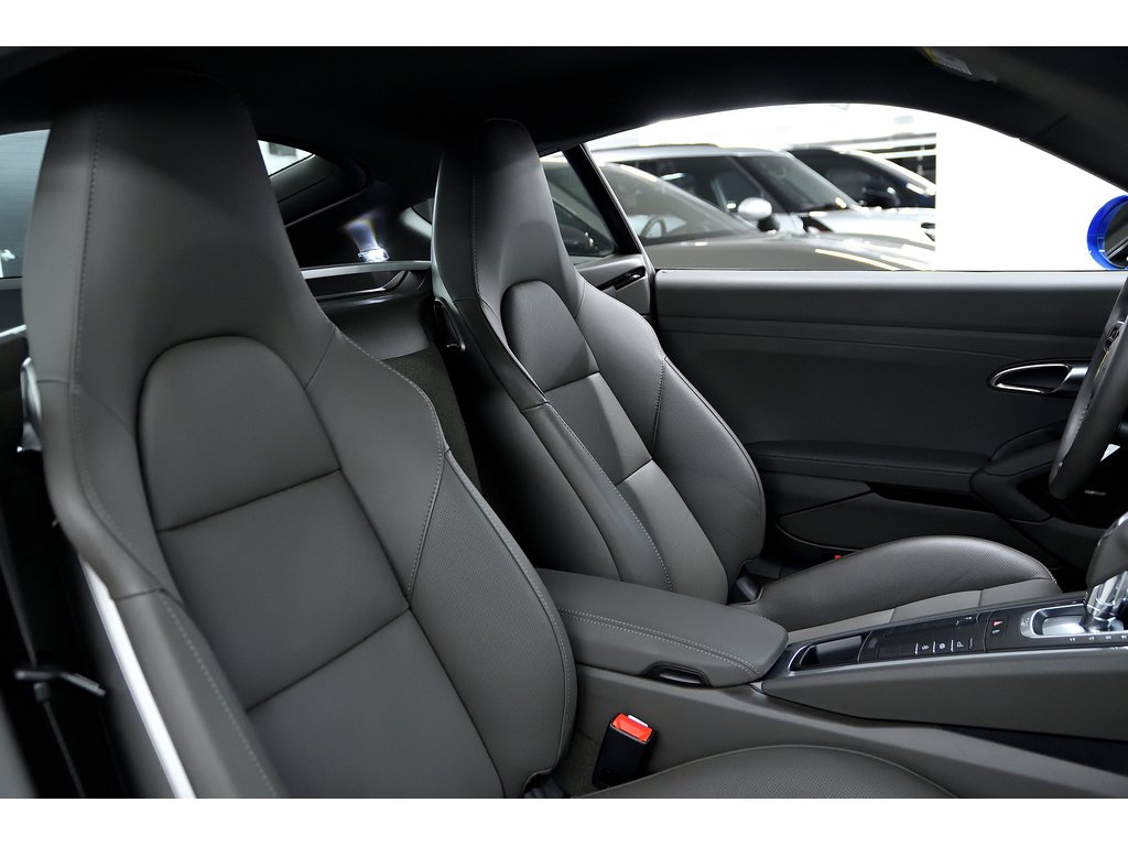 2024 Porsche 718 Cayman Premium Package / Sport Exhaust / BOSE in Laval, Quebec - 12 - w1024h768px