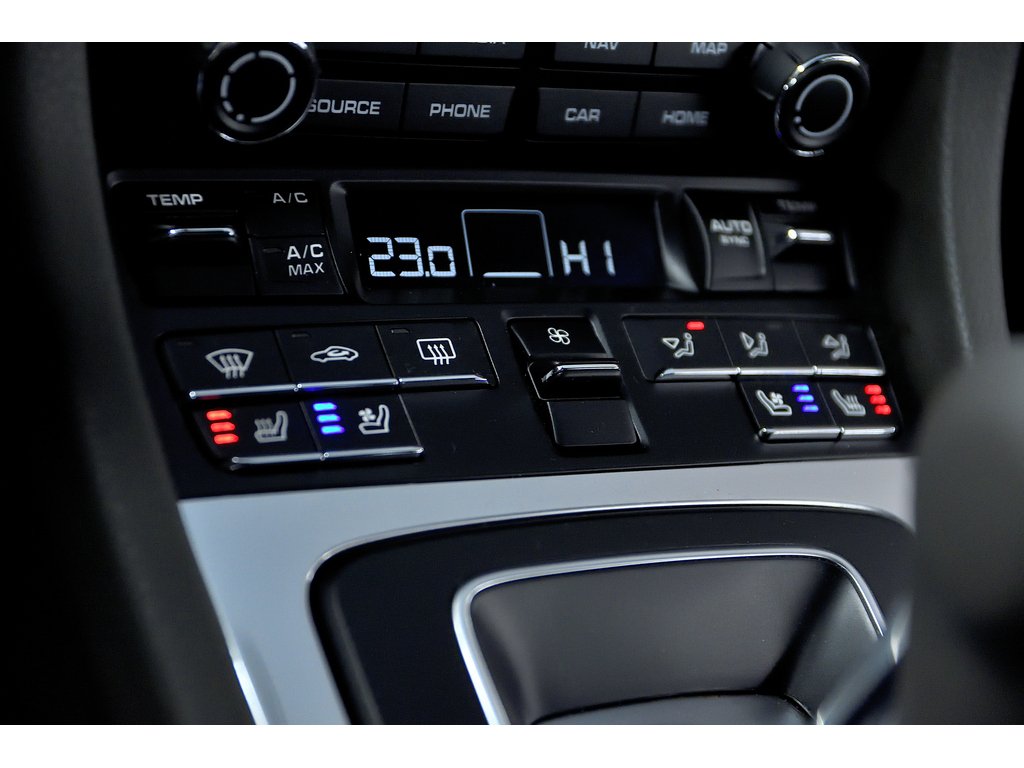 2024 Porsche 718 Cayman Premium Package / Sport Exhaust / BOSE in Laval, Quebec - 16 - w1024h768px