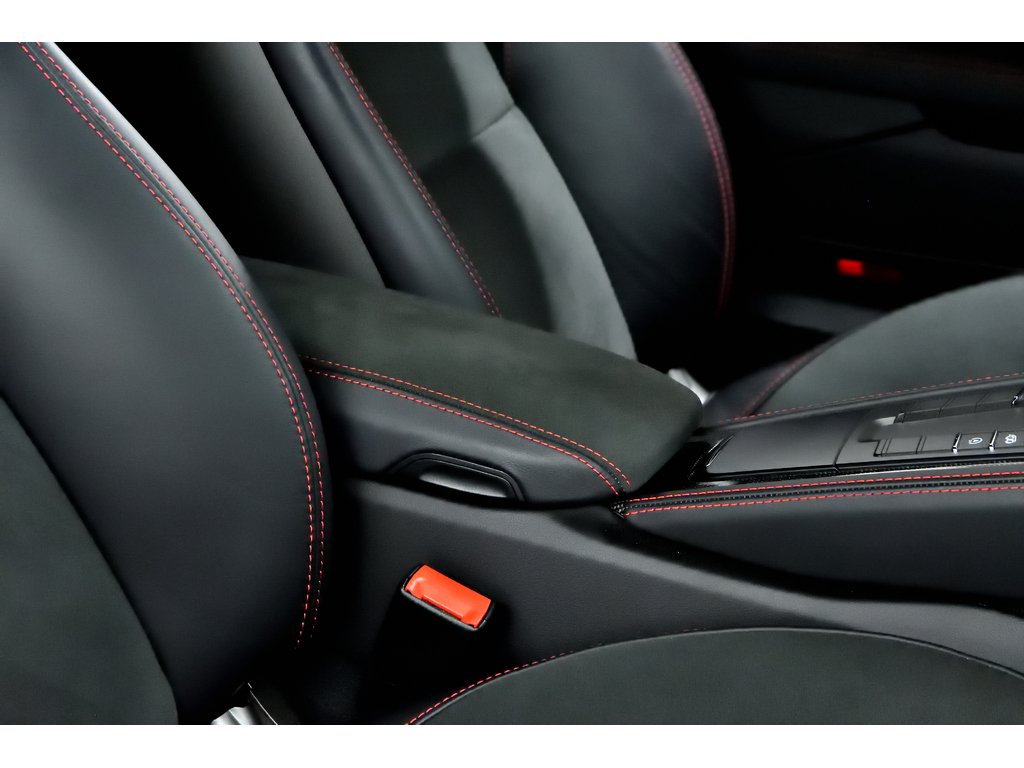 Porsche 718 Cayman GTS 4.0 Coupe / Premium Package / BOSE 2024 à Laval, Québec - 35 - w1024h768px