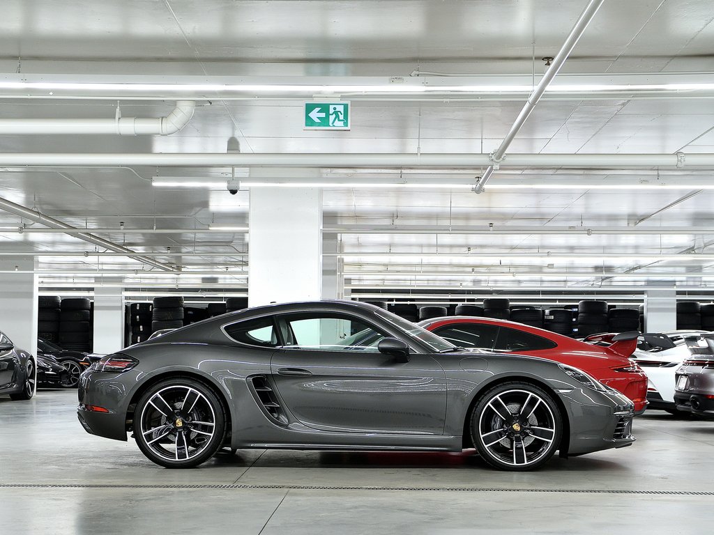 Porsche 718 Cayman Manual 6 speed / Premium Package / Sport Exhaust 2024 à Laval, Québec - 2 - w1024h768px
