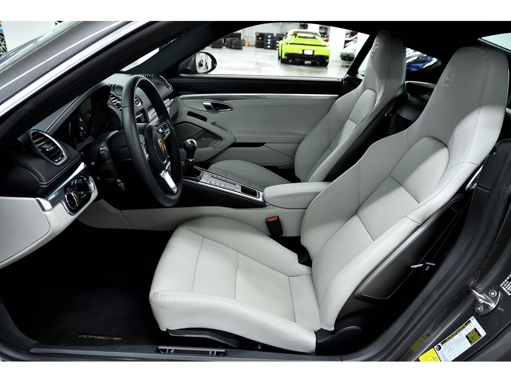 Porsche 718 Cayman Manual 6 speed / Premium Package / Sport Exhaust 2024 à Laval, Québec - 13 - w1024h768px