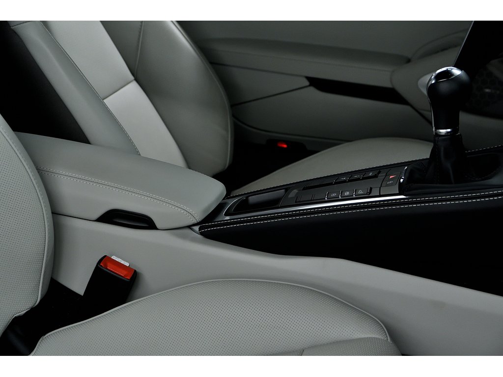 Porsche 718 Cayman Manual 6 speed / Premium Package / Sport Exhaust 2024 à Laval, Québec - 29 - w1024h768px