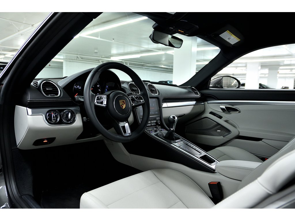 Porsche 718 Cayman Manual 6 speed / Premium Package / Sport Exhaust 2024 à Laval, Québec - 12 - w1024h768px