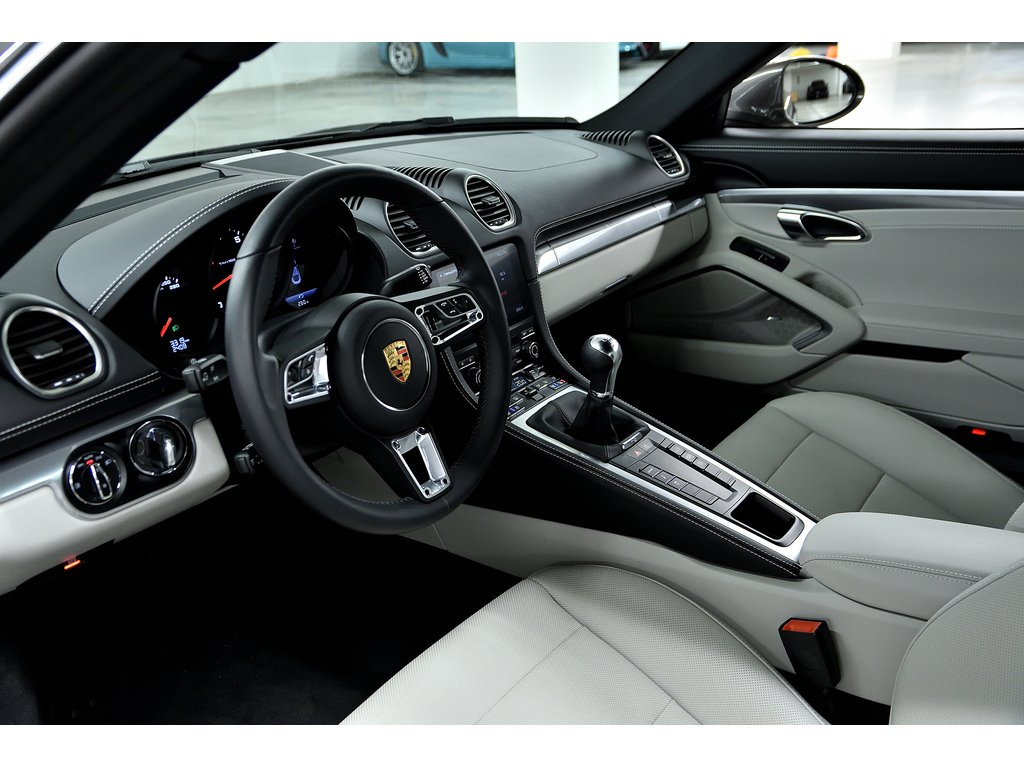 Porsche 718 Cayman Manual 6 speed / Premium Package / Sport Exhaust 2024 à Laval, Québec - 11 - w1024h768px