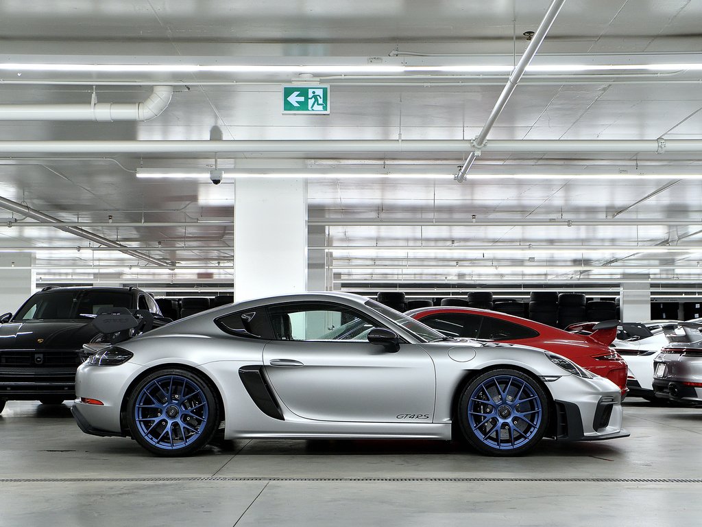 Porsche 718 Cayman GT4 RS Coupe / Weissach / Magnesium Wheels / PCCBs 2024 à Laval, Québec - 2 - w1024h768px