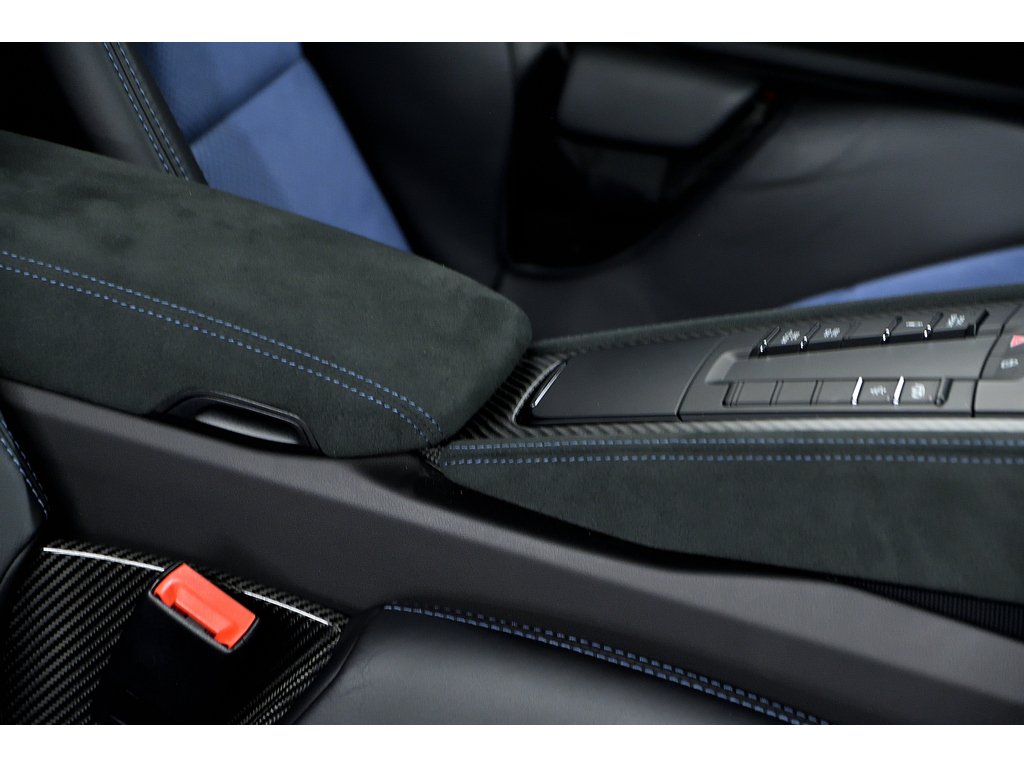 Porsche 718 Cayman GT4 RS Coupe / Weissach / Magnesium Wheels / PCCBs 2024 à Laval, Québec - 40 - w1024h768px