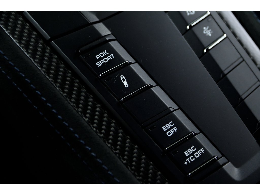 Porsche 718 Cayman GT4 RS Coupe / Weissach / Magnesium Wheels / PCCBs 2024 à Laval, Québec - 25 - w1024h768px