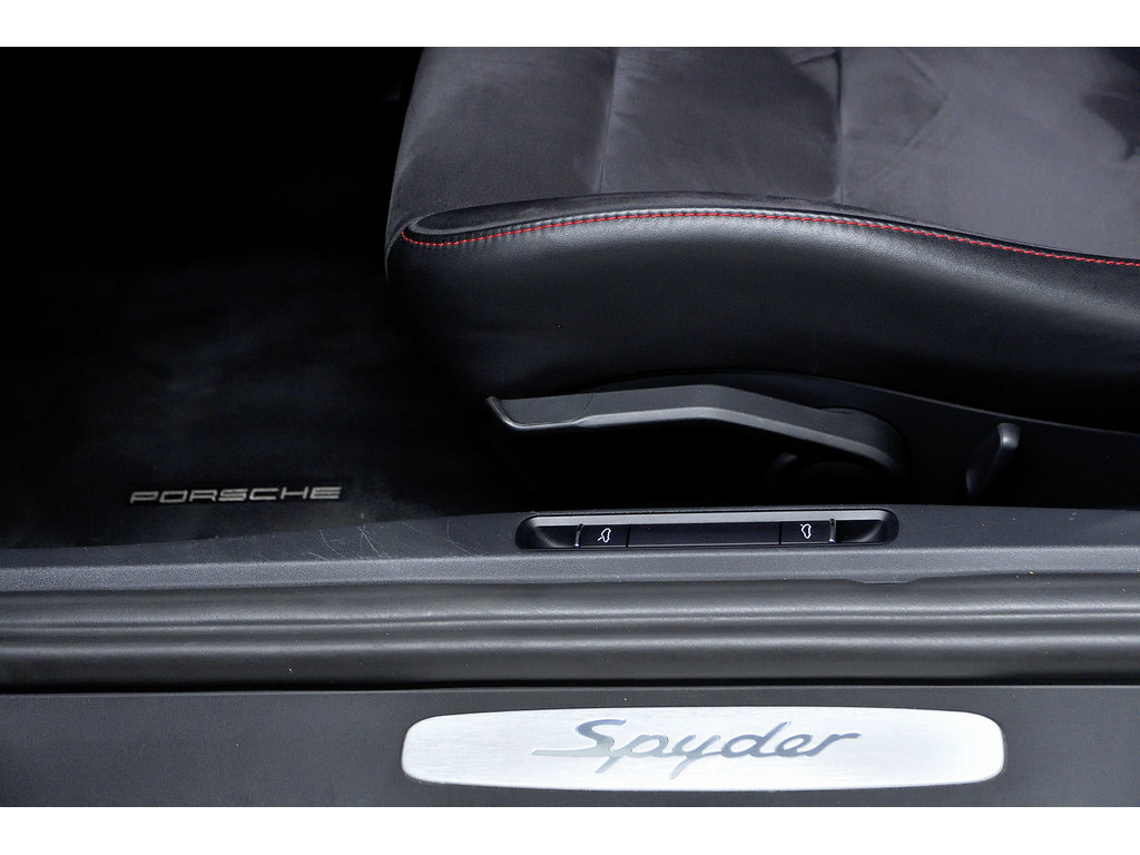2020 Porsche 718 Spyder Transmission Manuelle / BOSE in Laval, Quebec - 25 - w1024h768px