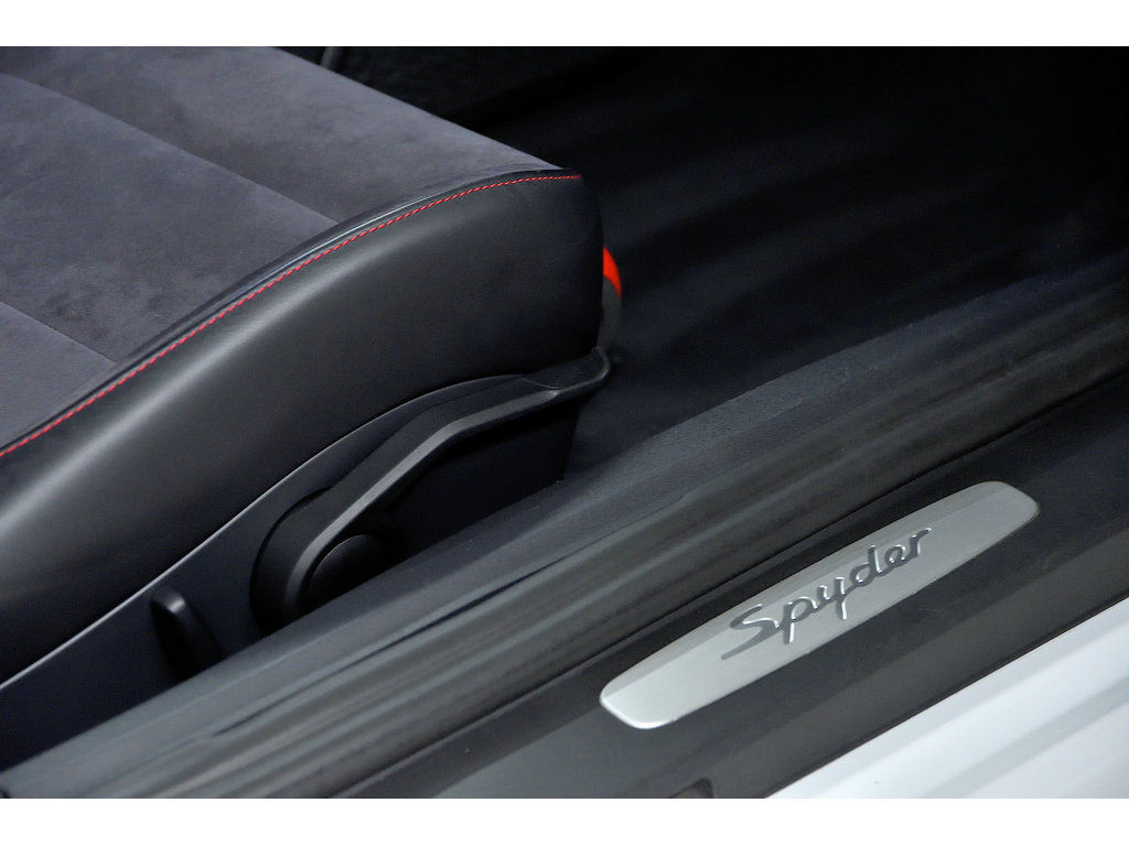 2020 Porsche 718 Spyder Transmission Manuelle / BOSE in Laval, Quebec - 26 - w1024h768px