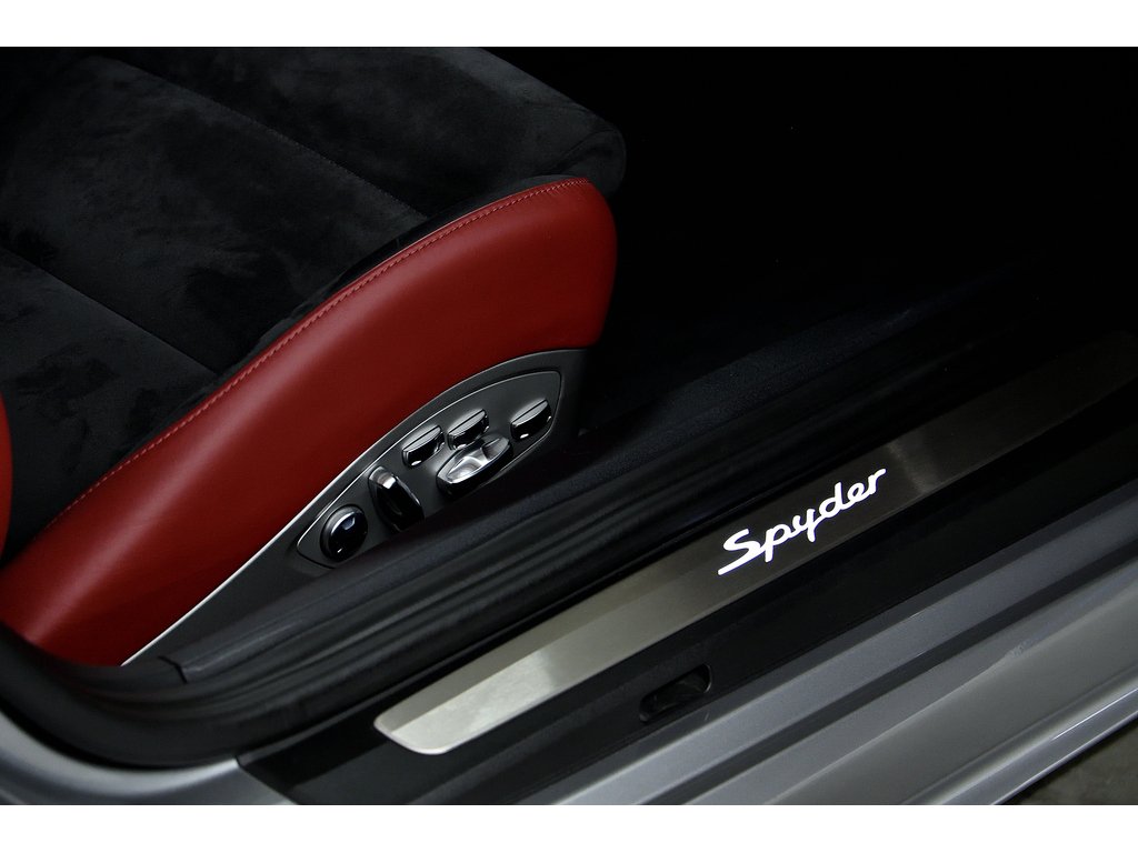 Porsche 718 Spyder Manual 6 speed / Spyder Classic Pack / BOSE 2020 à Laval, Québec - 31 - w1024h768px