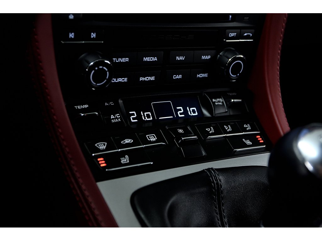 Porsche 718 Spyder Manual 6 speed / Spyder Classic Pack / BOSE 2020 à Laval, Québec - 24 - w1024h768px