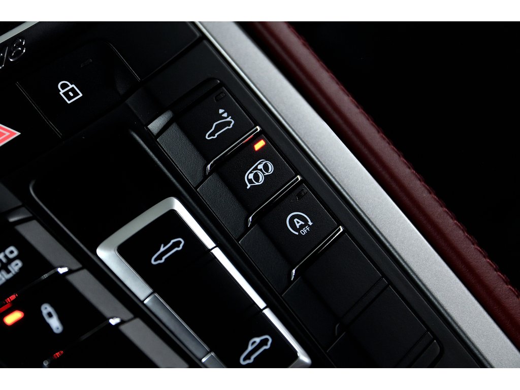 Porsche 718 Spyder Manual 6 speed / Spyder Classic Pack / BOSE 2020 à Laval, Québec - 27 - w1024h768px