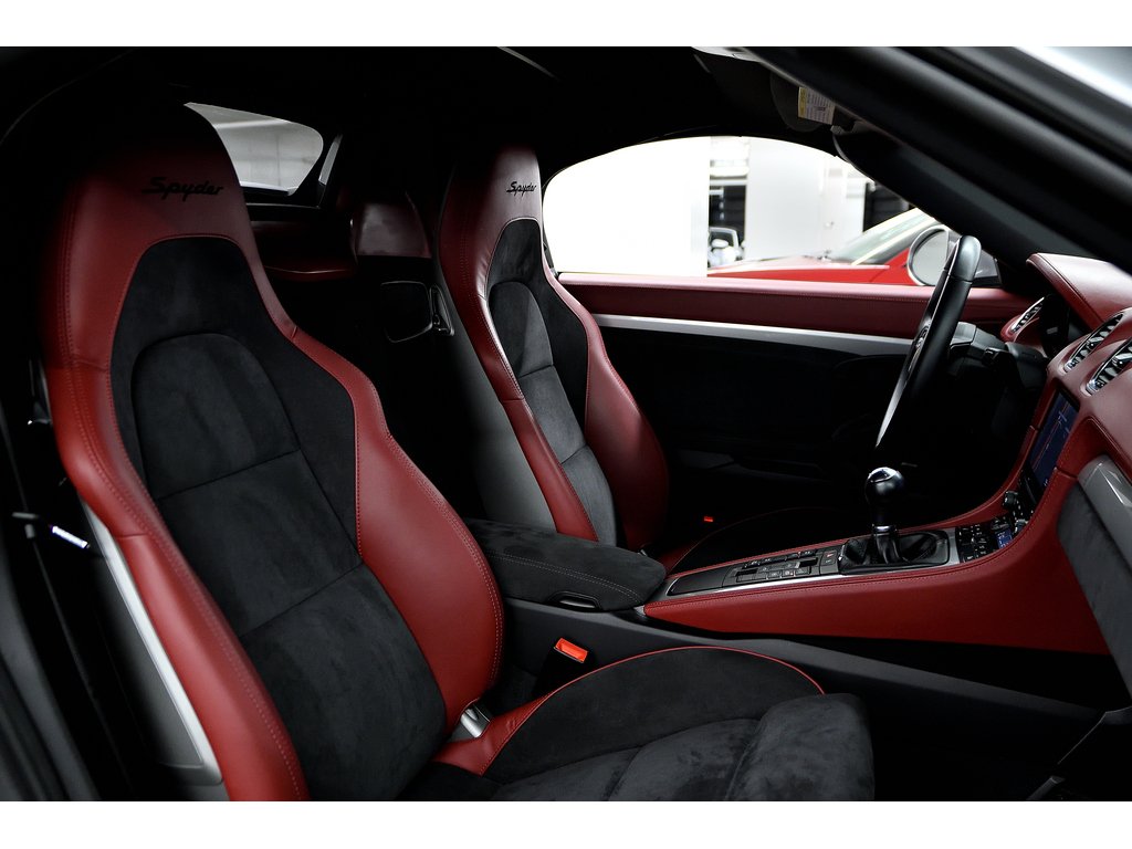 Porsche 718 Spyder Manual 6 speed / Spyder Classic Pack / BOSE 2020 à Laval, Québec - 32 - w1024h768px