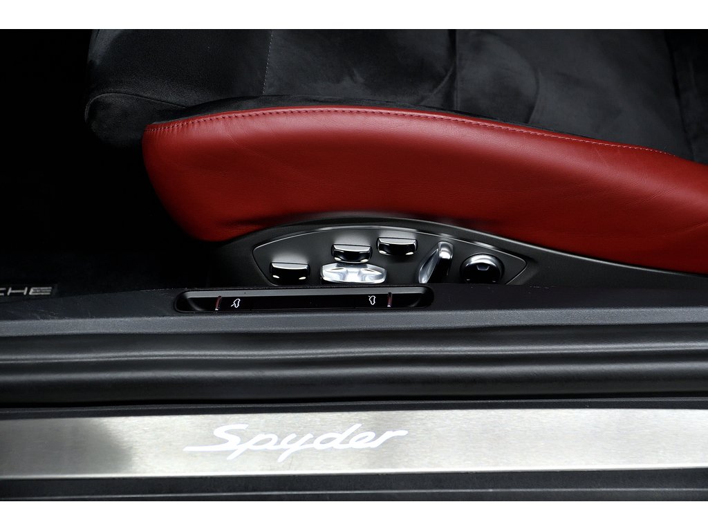 Porsche 718 Spyder Manual 6 speed / Spyder Classic Pack / BOSE 2020 à Laval, Québec - 15 - w1024h768px