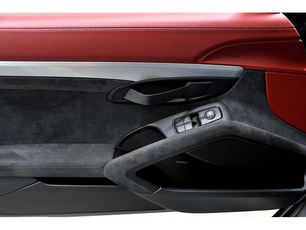 Porsche 718 Spyder Manual 6 speed / Spyder Classic Pack / BOSE 2020 à Laval, Québec - 28 - w1024h768px