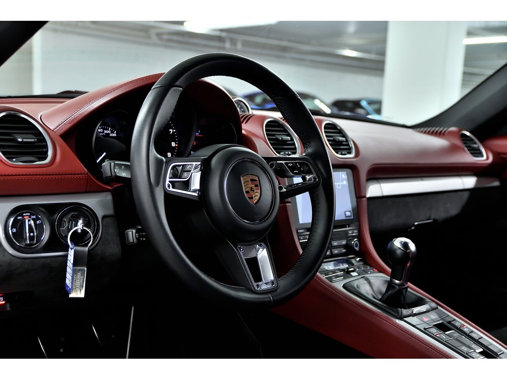 Porsche 718 Spyder Manual 6 speed / Spyder Classic Pack / BOSE 2020 à Laval, Québec - 11 - w1024h768px