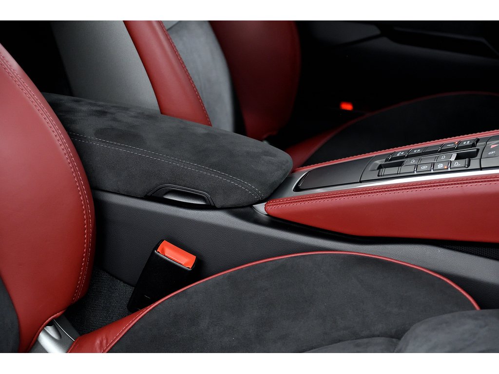 Porsche 718 Spyder Manual 6 speed / Spyder Classic Pack / BOSE 2020 à Laval, Québec - 33 - w1024h768px