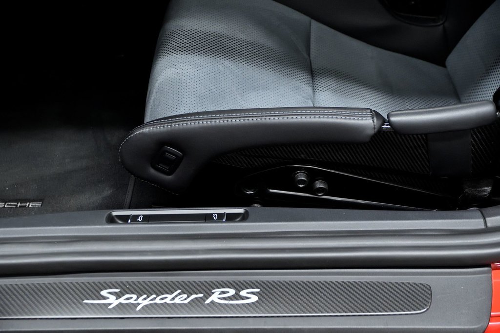 Porsche 718 Spyder RS 2024 à Laval, Québec - 17 - w1024h768px