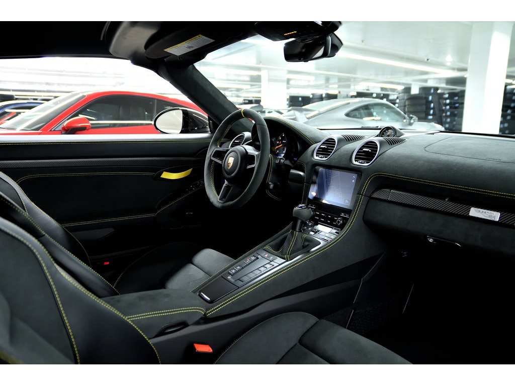 Porsche 718 Spyder Weissach Package / PCCBs / BOSE / 18 ways seats 2025 à Laval, Québec - 45 - w1024h768px