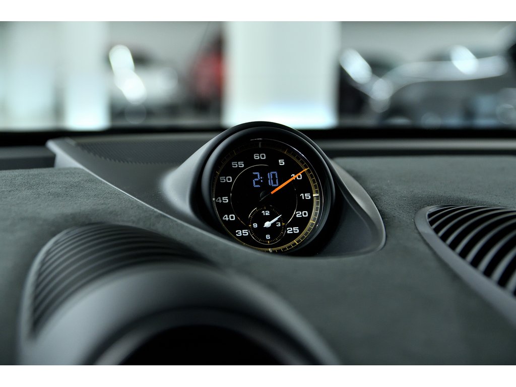 Porsche 718 Spyder Weissach Package / PCCBs / BOSE / 18 ways seats 2025 à Laval, Québec - 31 - w1024h768px