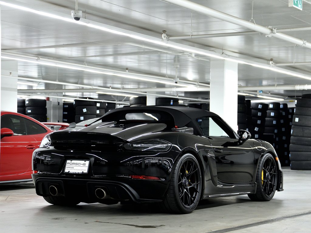 Porsche 718 Spyder Weissach Package / PCCBs / BOSE / 18 ways seats 2025 à Laval, Québec - 9 - w1024h768px