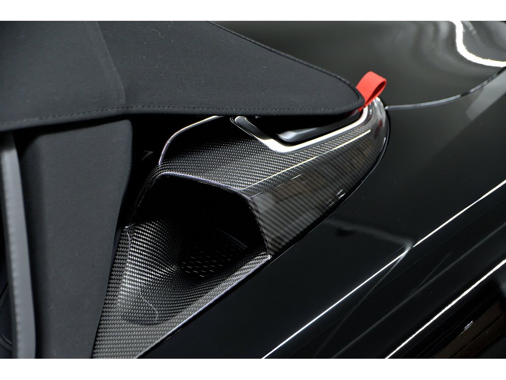 Porsche 718 Spyder Weissach Package / PCCBs / BOSE / 18 ways seats 2025 à Laval, Québec - 16 - w1024h768px