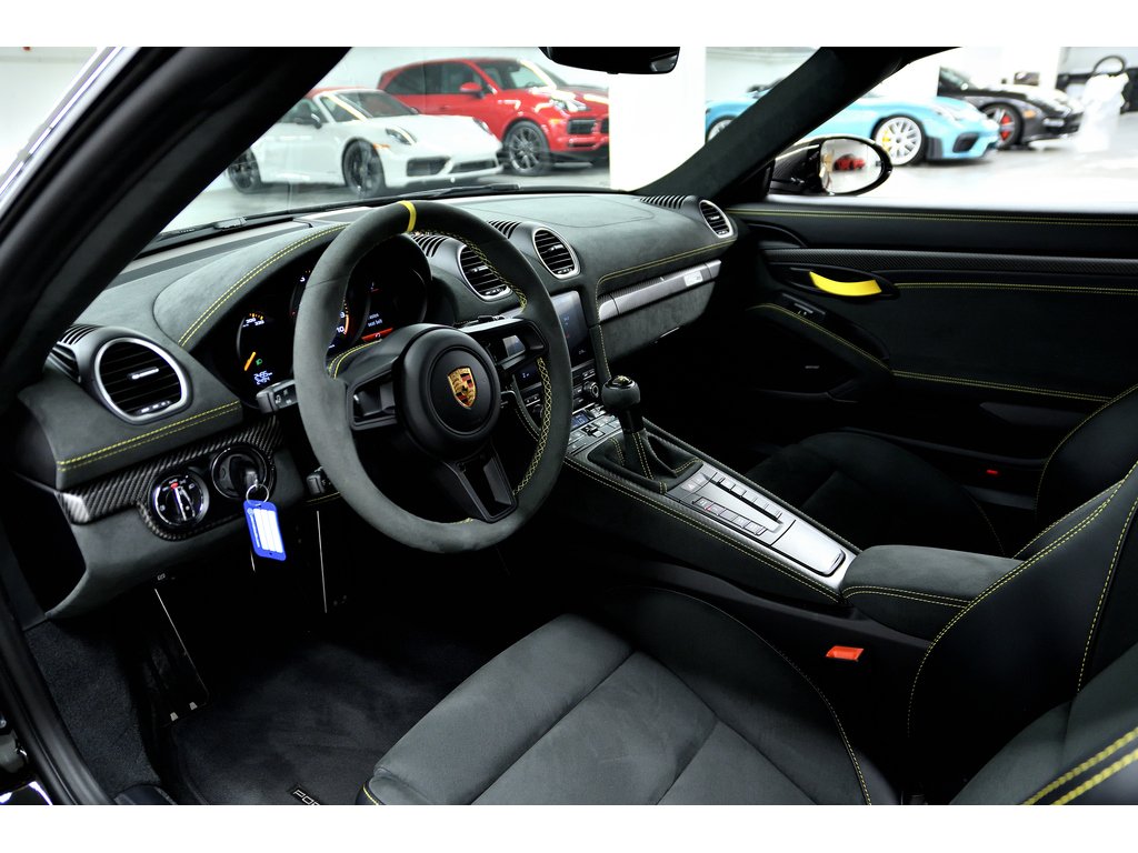 Porsche 718 Spyder Weissach Package / PCCBs / BOSE / 18 ways seats 2025 à Laval, Québec - 20 - w1024h768px