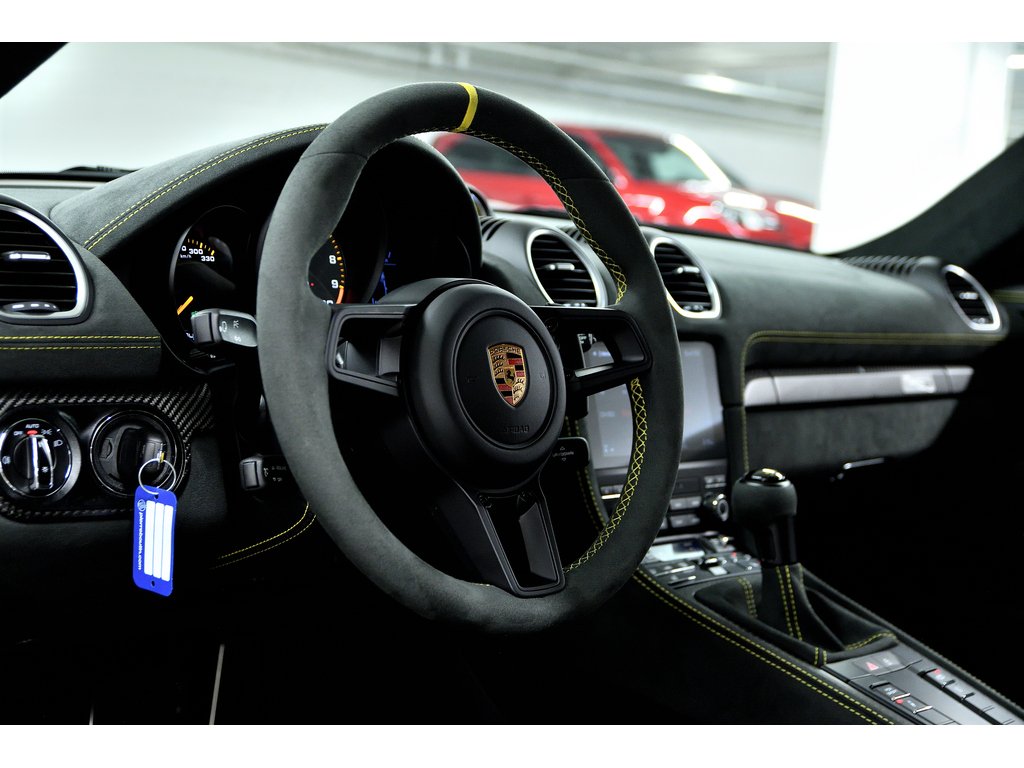 Porsche 718 Spyder Weissach Package / PCCBs / BOSE / 18 ways seats 2025 à Laval, Québec - 17 - w1024h768px