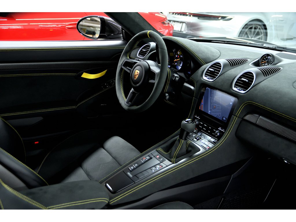 Porsche 718 Spyder Weissach Package / PCCBs / BOSE / 18 ways seats 2025 à Laval, Québec - 43 - w1024h768px