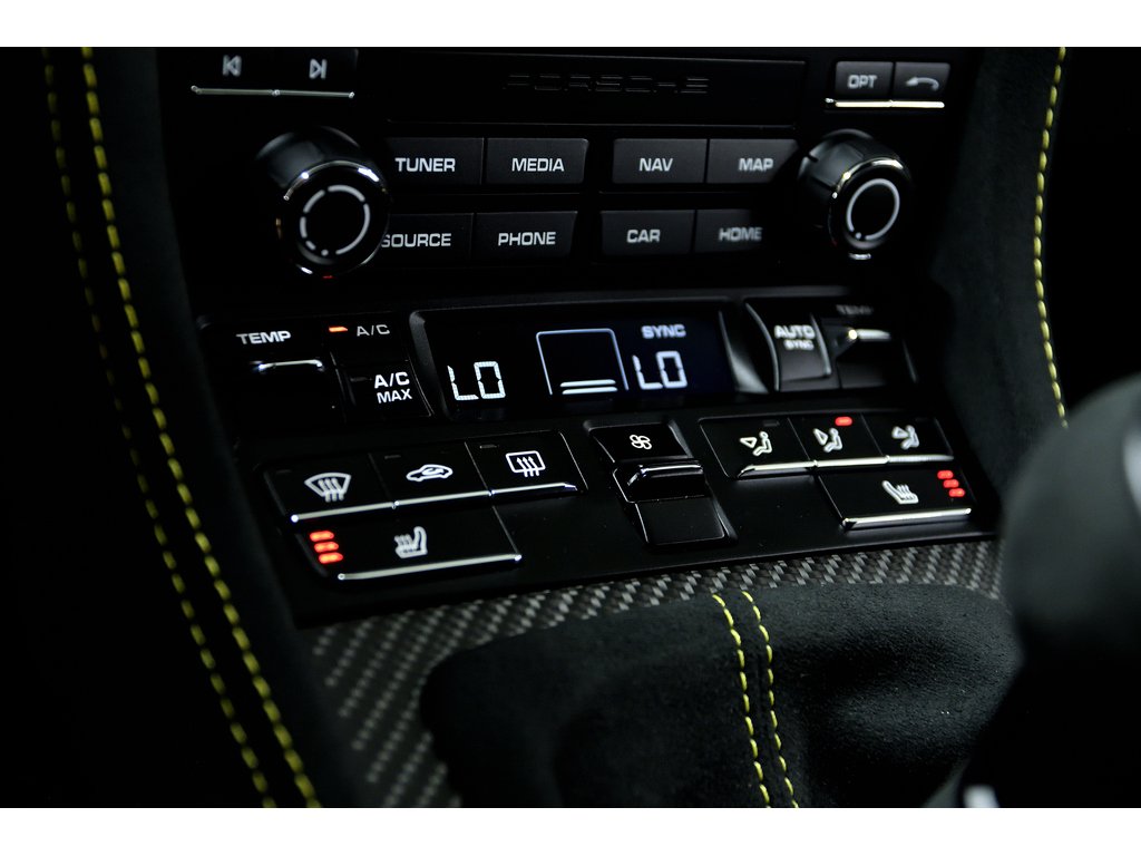 Porsche 718 Spyder Weissach Package / PCCBs / BOSE / 18 ways seats 2025 à Laval, Québec - 32 - w1024h768px