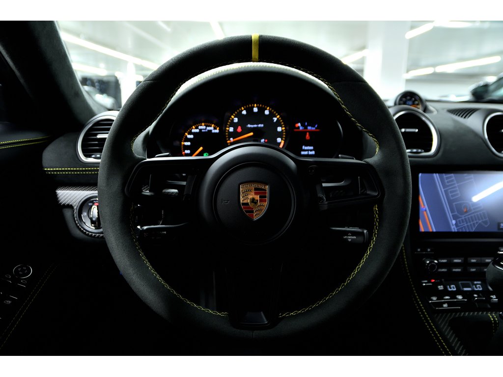 Porsche 718 Spyder Weissach Package / PCCBs / BOSE / 18 ways seats 2025 à Laval, Québec - 28 - w1024h768px