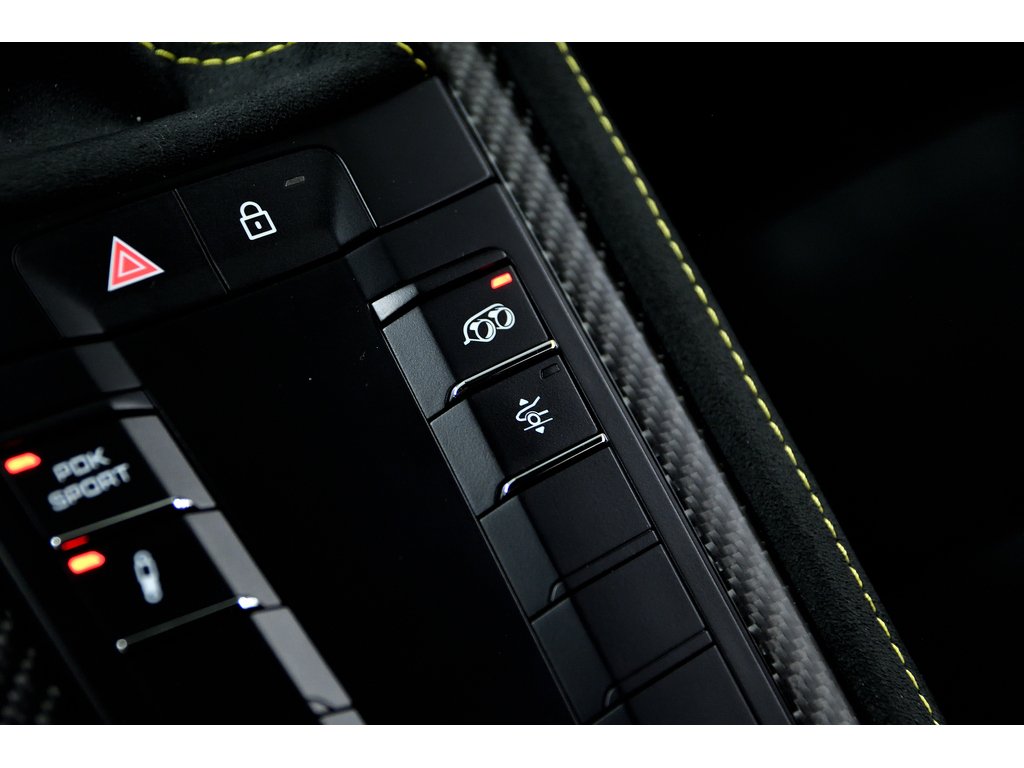 Porsche 718 Spyder Weissach Package / PCCBs / BOSE / 18 ways seats 2025 à Laval, Québec - 36 - w1024h768px