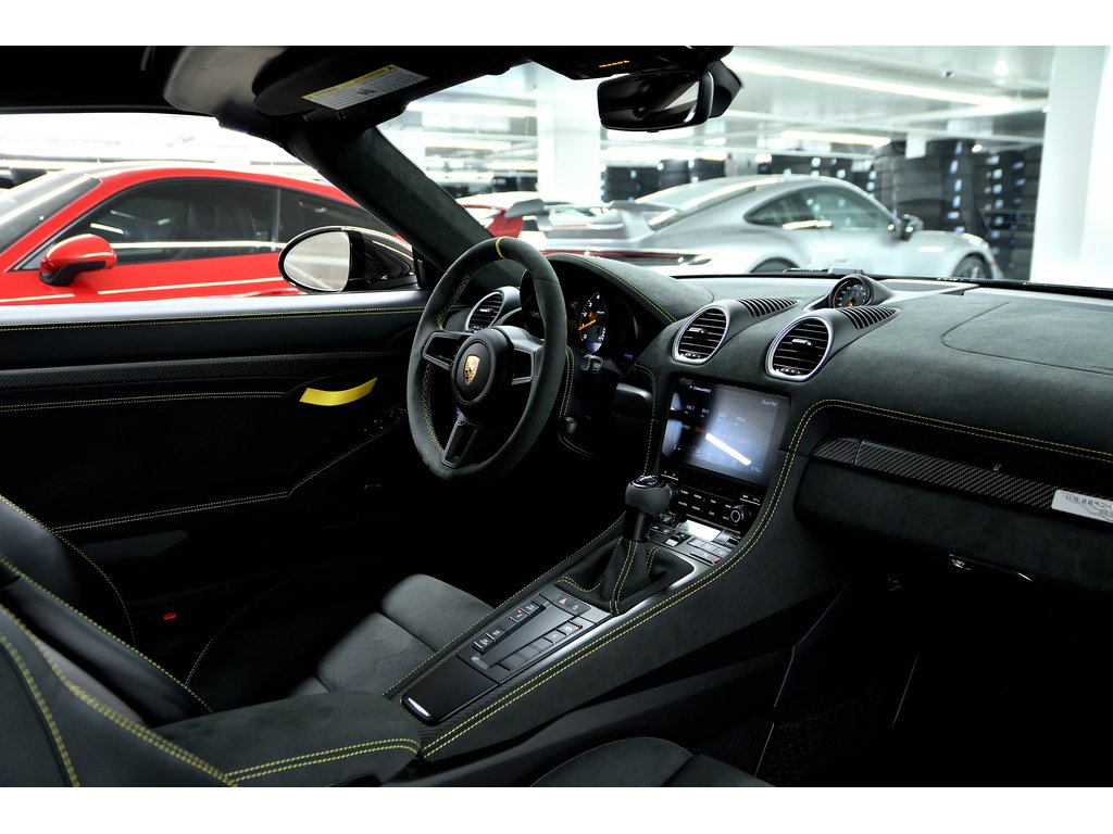 Porsche 718 Spyder Weissach Package / PCCBs / BOSE / 18 ways seats 2025 à Laval, Québec - 42 - w1024h768px