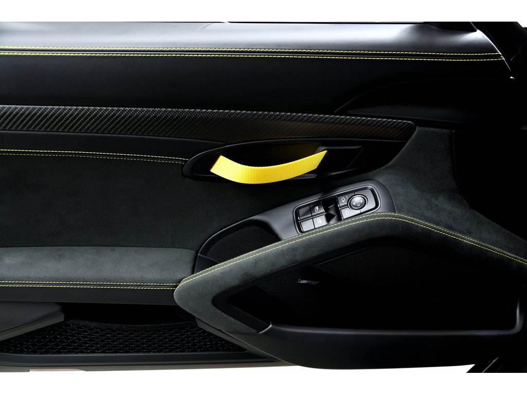 Porsche 718 Spyder Weissach Package / PCCBs / BOSE / 18 ways seats 2025 à Laval, Québec - 38 - w1024h768px