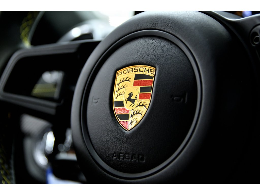 Porsche 718 Spyder Weissach Package / PCCBs / BOSE / 18 ways seats 2025 à Laval, Québec - 29 - w1024h768px