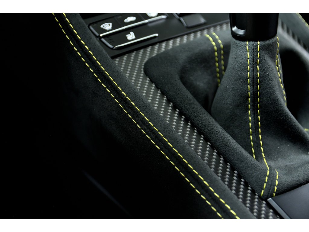 Porsche 718 Spyder Weissach Package / PCCBs / BOSE / 18 ways seats 2025 à Laval, Québec - 34 - w1024h768px