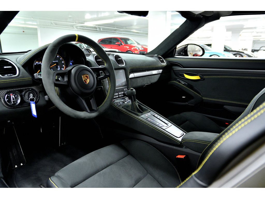 Porsche 718 Spyder Weissach Package / PCCBs / BOSE / 18 ways seats 2025 à Laval, Québec - 19 - w1024h768px