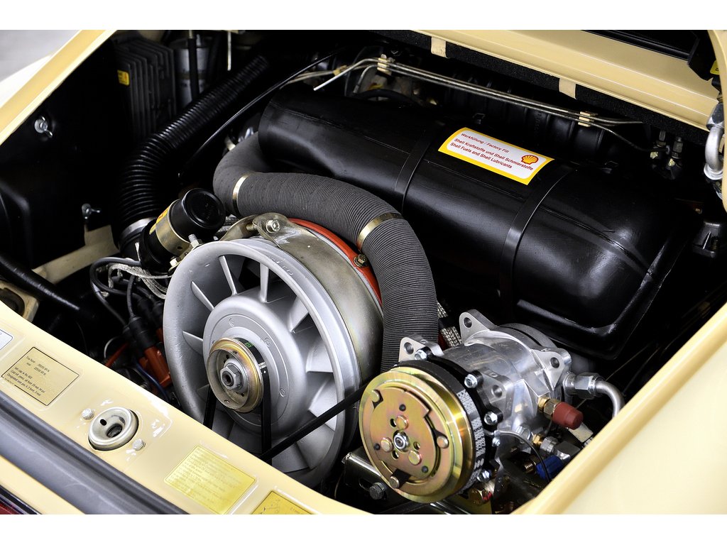 1981 Porsche 911 2dr Coupe / SC / 100% Restaured in Laval, Quebec - 93 - w1024h768px