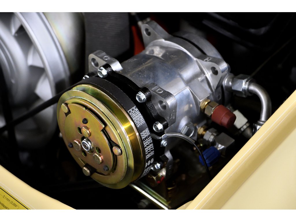 1981 Porsche 911 2dr Coupe / SC / 100% Restaured in Laval, Quebec - 92 - w1024h768px