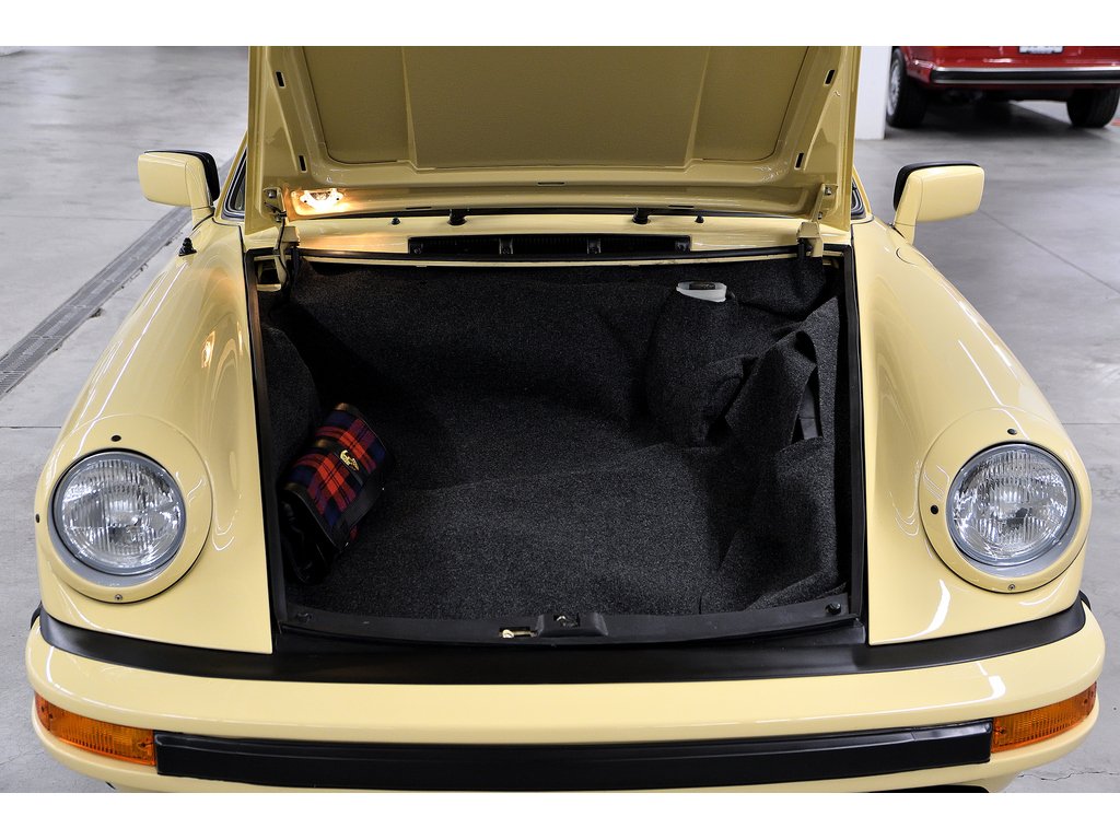 1981 Porsche 911 2dr Coupe / SC / 100% Restaured in Laval, Quebec - 82 - w1024h768px