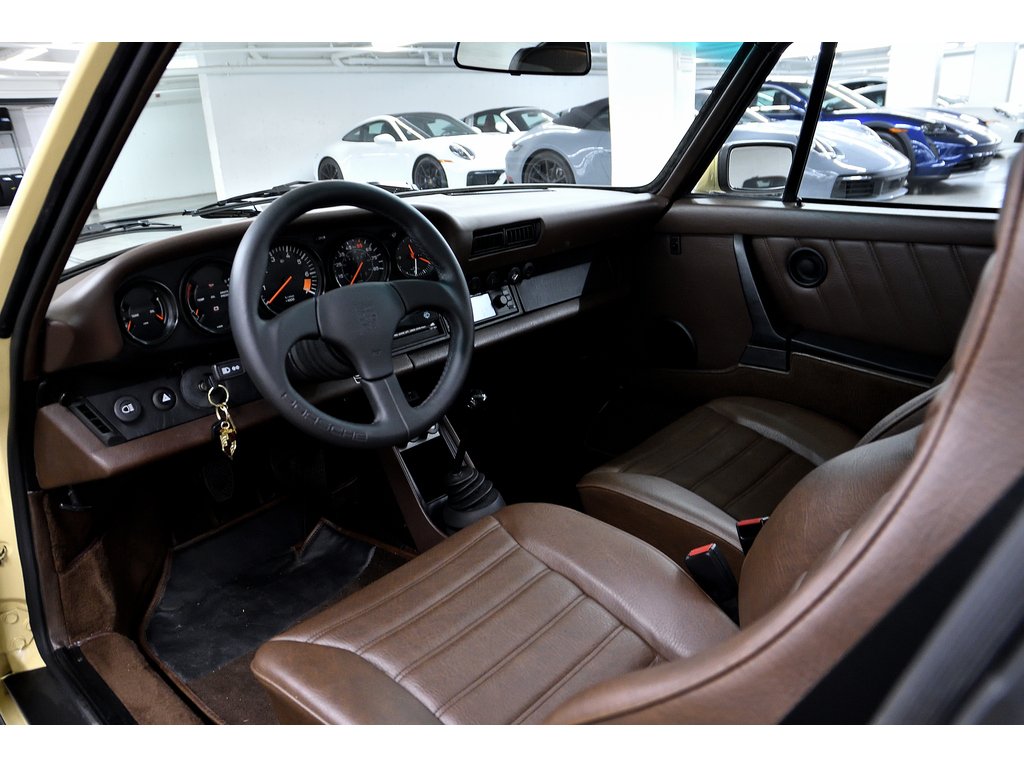 1981 Porsche 911 2dr Coupe / SC / 100% Restaured in Laval, Quebec - 38 - w1024h768px