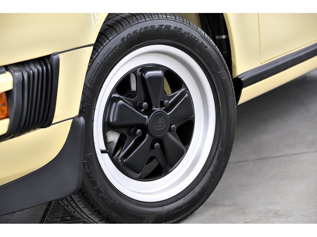 1981 Porsche 911 2dr Coupe / SC / 100% Restaured in Laval, Quebec - 7 - w1024h768px