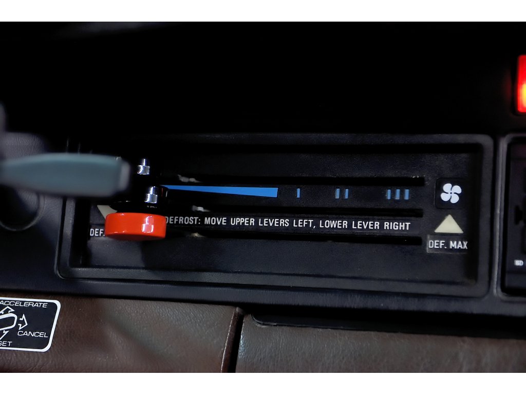 1981 Porsche 911 2dr Coupe / SC / 100% Restaured in Laval, Quebec - 50 - w1024h768px