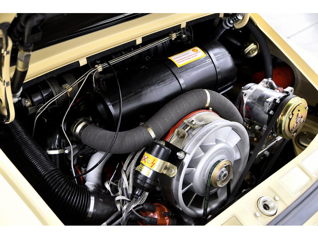 1981 Porsche 911 2dr Coupe / SC / 100% Restaured in Laval, Quebec - 85 - w1024h768px