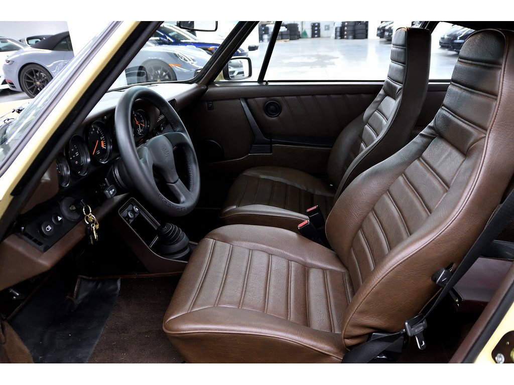 1981 Porsche 911 2dr Coupe / SC / 100% Restaured in Laval, Quebec - 41 - w1024h768px