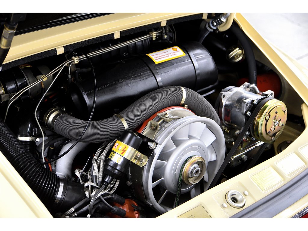 1981 Porsche 911 2dr Coupe / SC / 100% Restaured in Laval, Quebec - 84 - w1024h768px