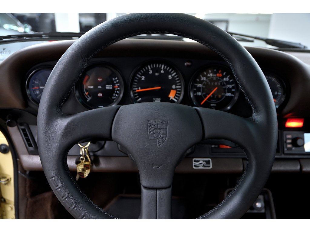 1981 Porsche 911 2dr Coupe / SC / 100% Restaured in Laval, Quebec - 44 - w1024h768px